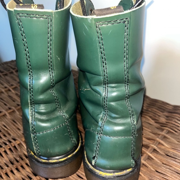 DR MARTENS BOOTS. Sz 9. Green - Picture 2 of 6